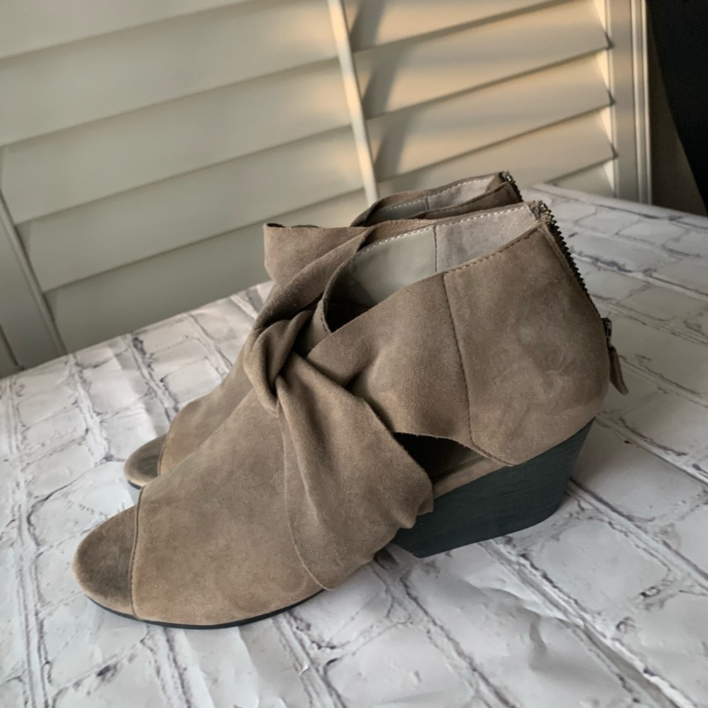 Eileen Fisher Anise suede open toe booties - Picture 4 of 6